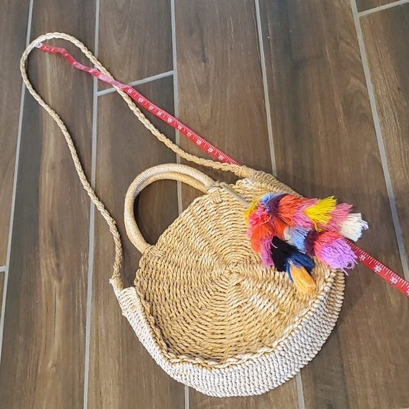 NWT Round Circle Straw Purse with Shoulder Strap - Picture 4 of 8